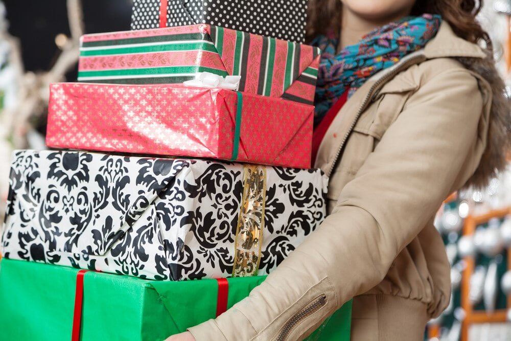 10 Hacks to Save Money on Holiday Gifts